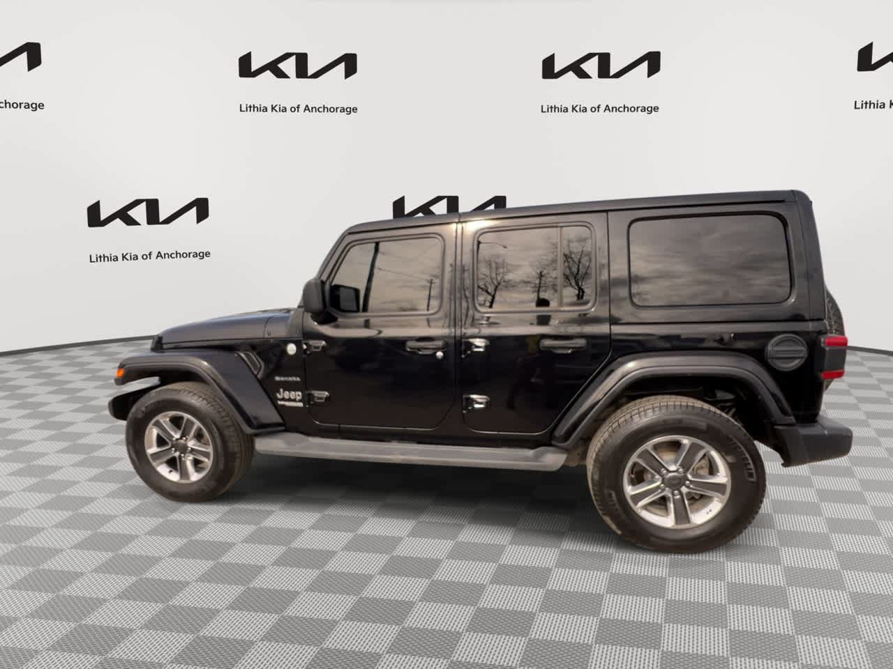 Used 2020 Jeep Wrangler Unlimited Sahara AWD/4WD image 7