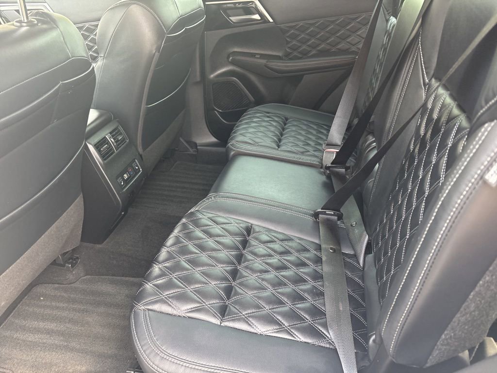 Used 2023 Mitsubishi Outlander SEL AWD/4WD image 24