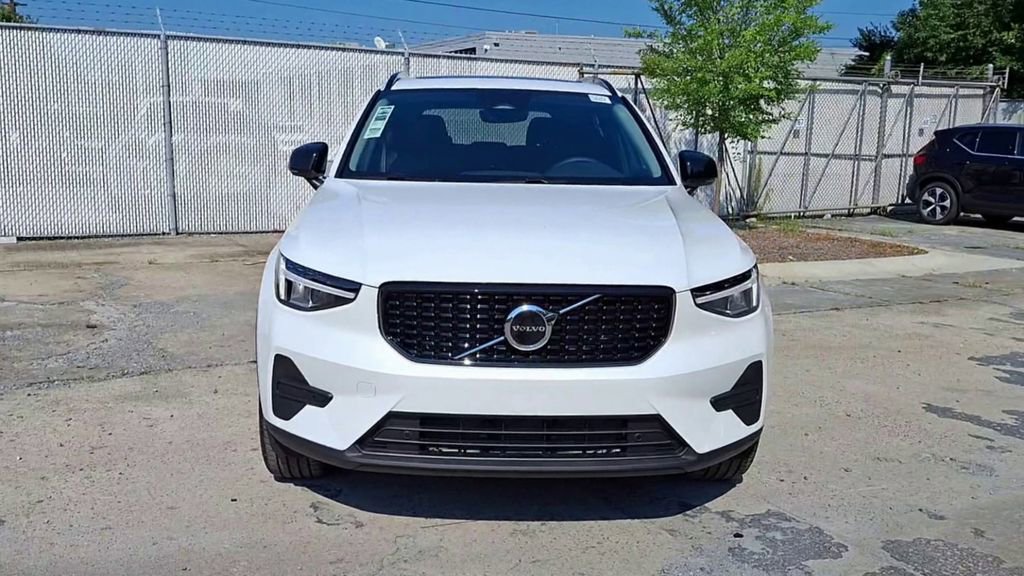 New 2026 Volvo XC40 B5 Core w/ Climate Package image 7