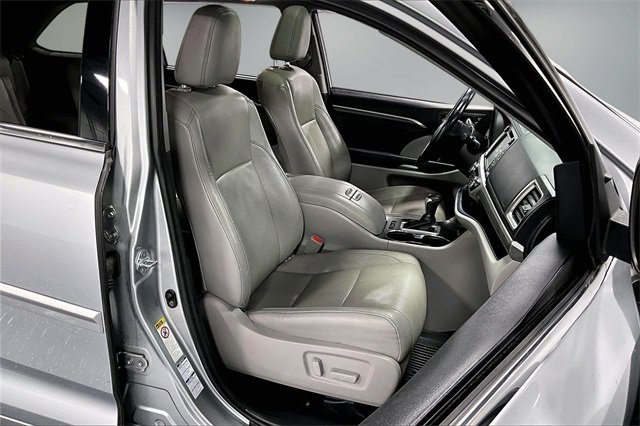 Used 2017 Toyota Highlander Limited w/ Protection Package #3 image 30