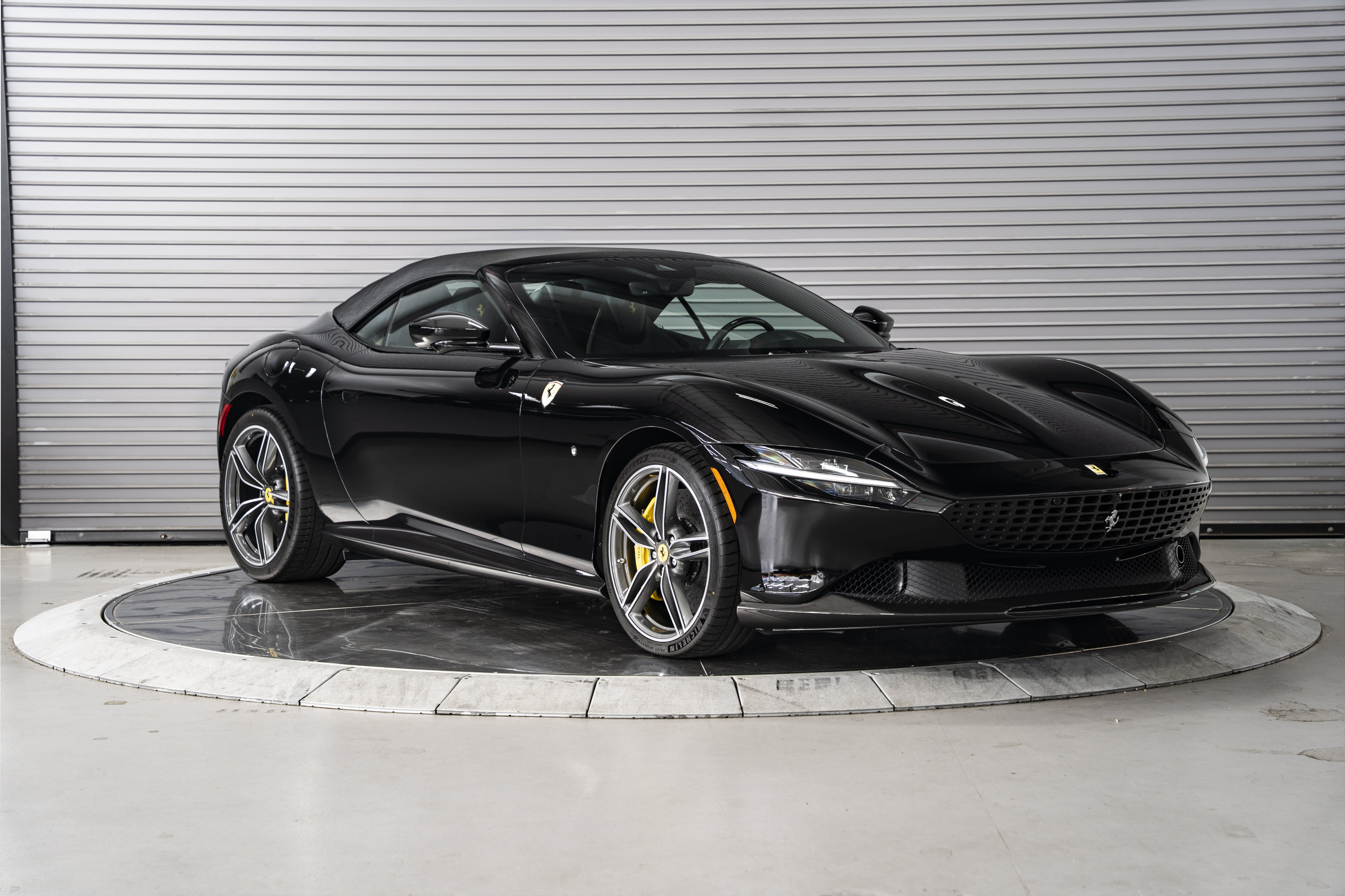 Used 2025 Ferrari Roma Spider RWD image 9