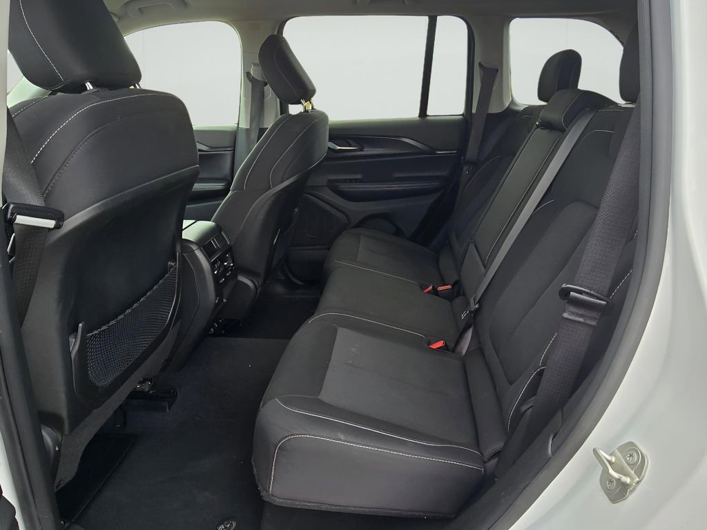 Used 2024 Jeep Grand Cherokee Laredo image 29