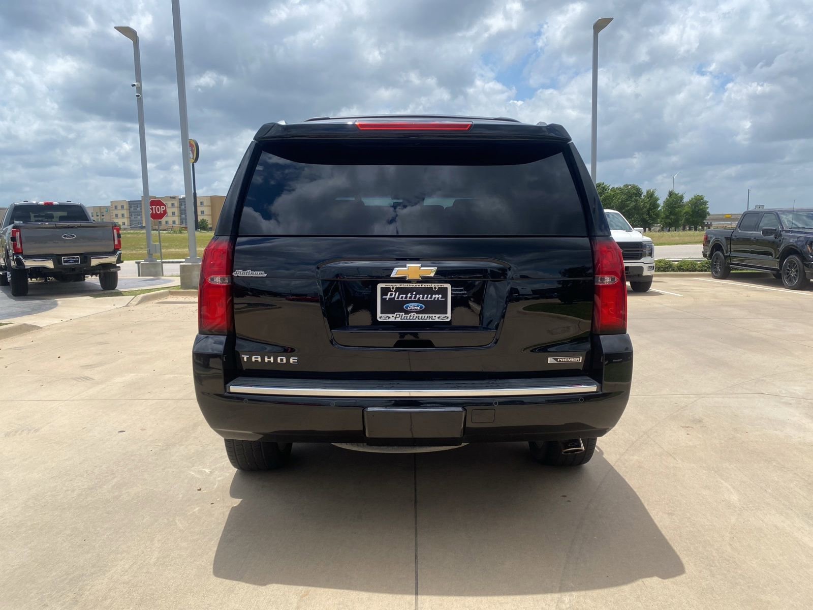 Used 2018 Chevrolet Tahoe Premier RWD image 3
