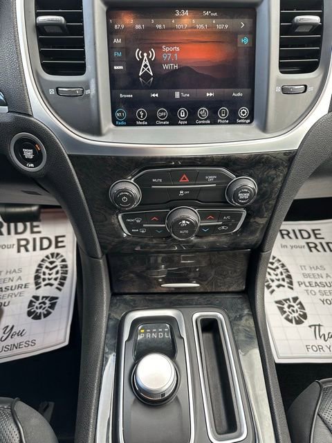 Used 2018 Chrysler 300 Limited image 30