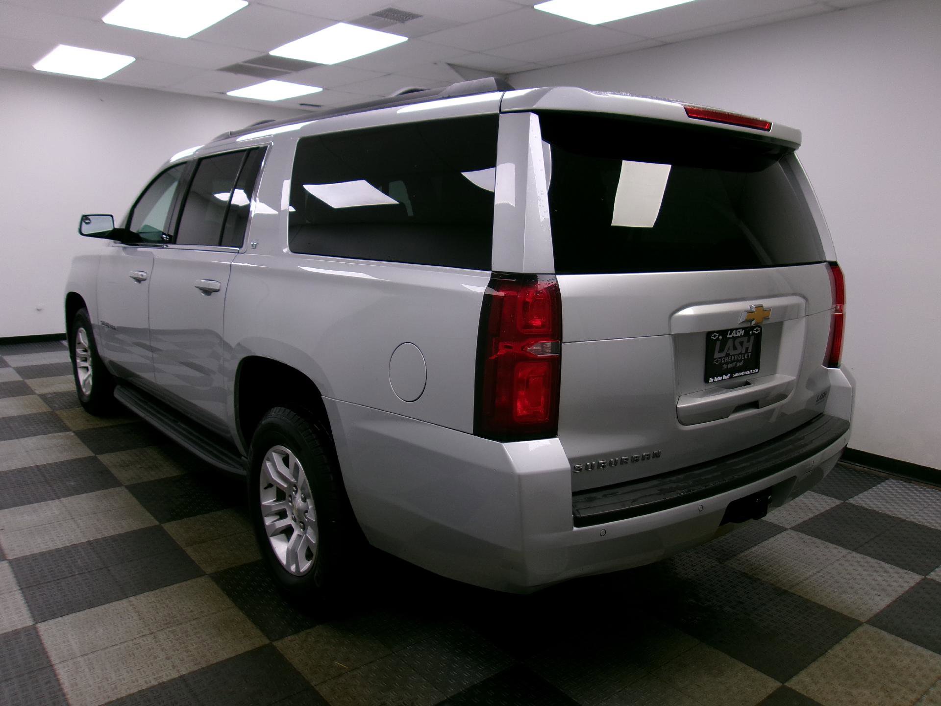 Used 2018 Chevrolet Suburban LT image 2