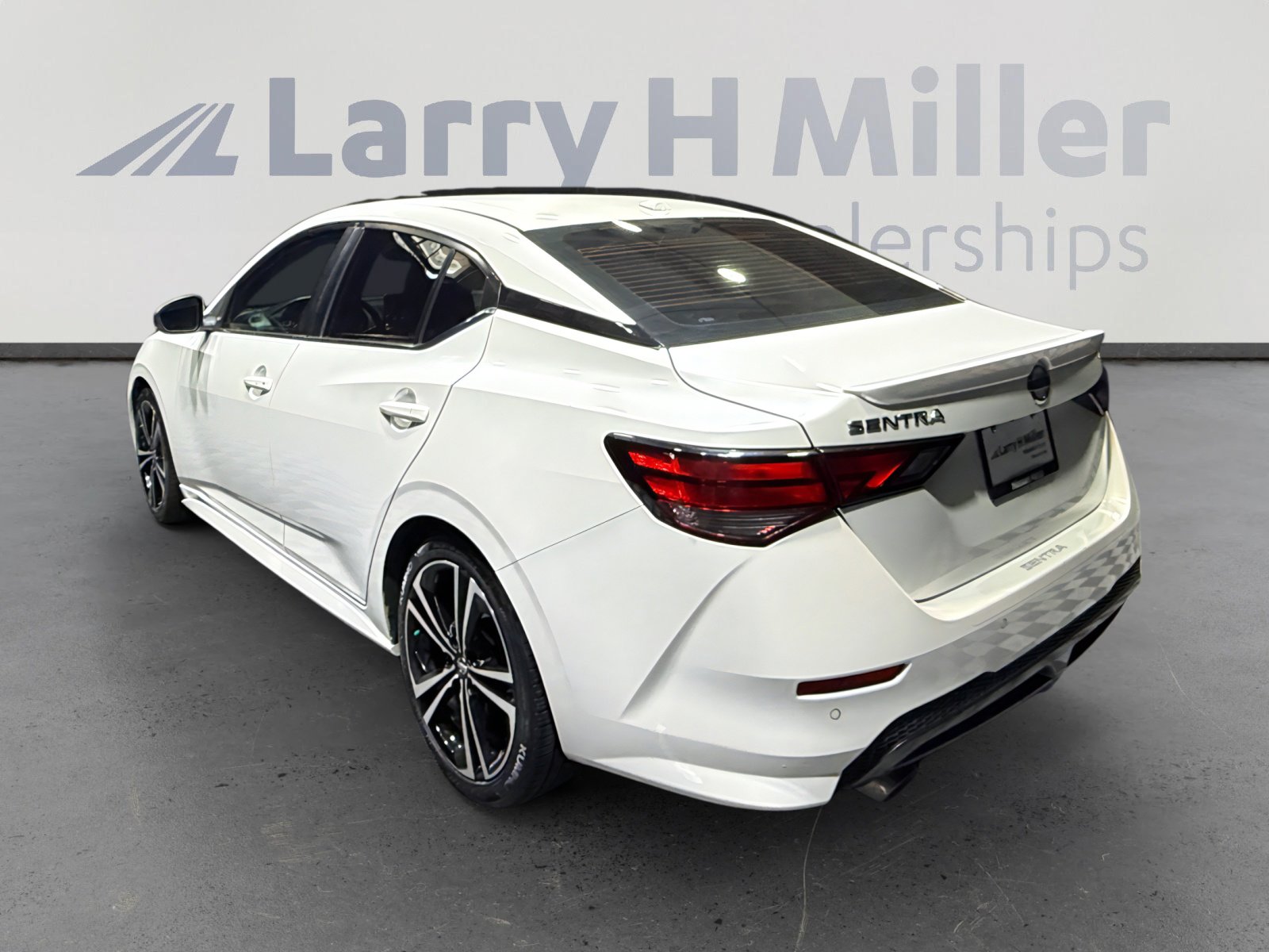 Certified 2021 Nissan Sentra SR FWD image 3