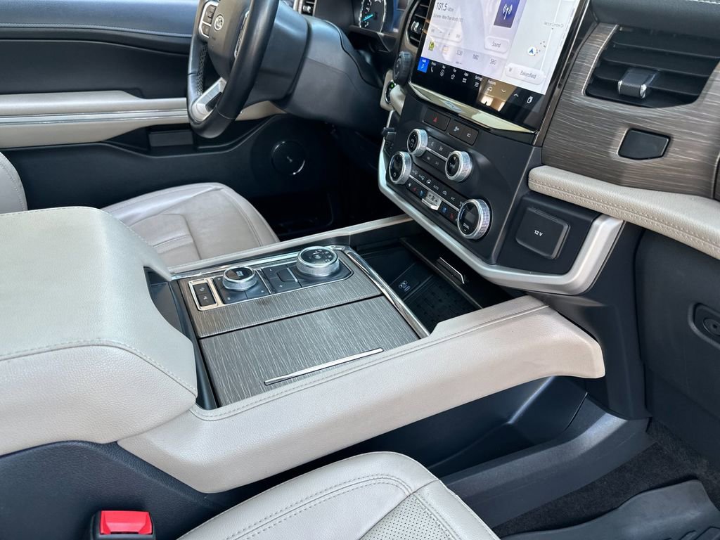 Used 2022 Ford Expedition Max Limited AWD/4WD image 16
