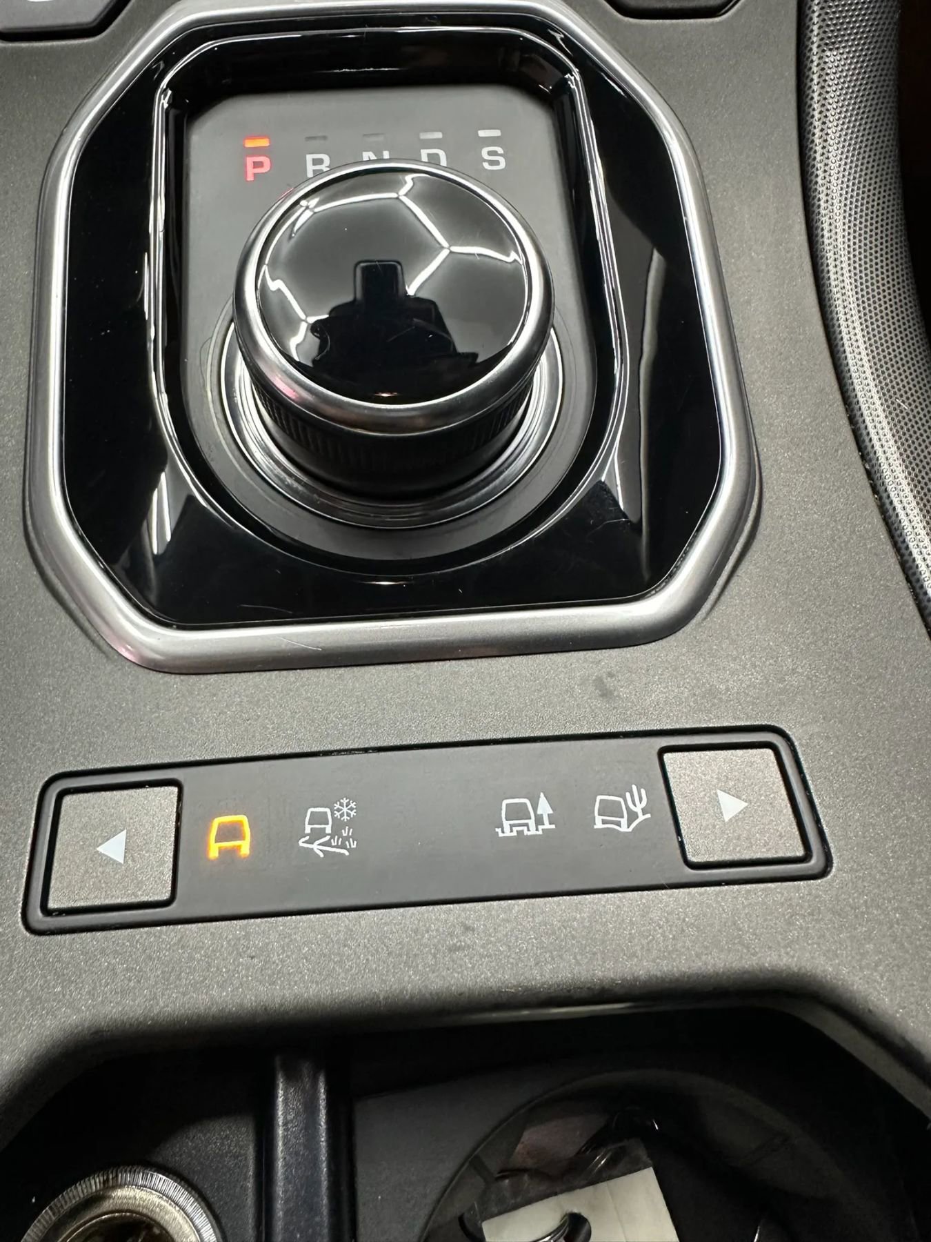 Used 2019 Land Rover Range Rover Evoque SE AWD/4WD image 23