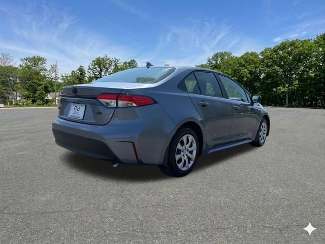 Used 2025 Toyota Corolla LE FWD image 9