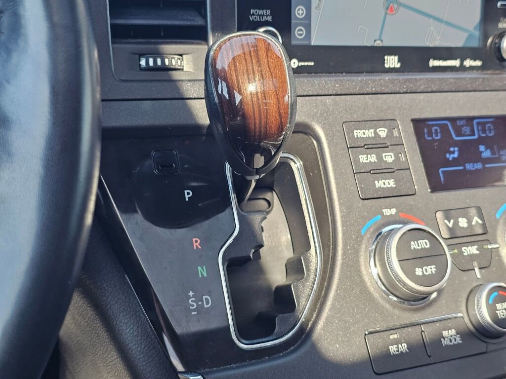 Used 2018 Toyota Sienna Limited AWD/4WD image 32