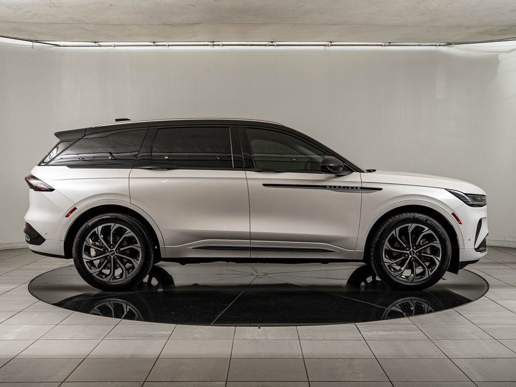 Used 2024 Lincoln Nautilus Reserve w/ Equipment Group 202A image 4