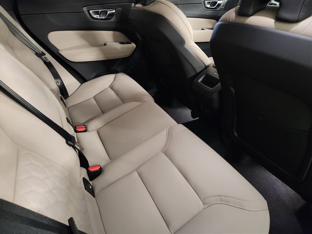 New 2026 Volvo XC60 B5 Plus w/ Protection Package Premier AWD/4WD image 32