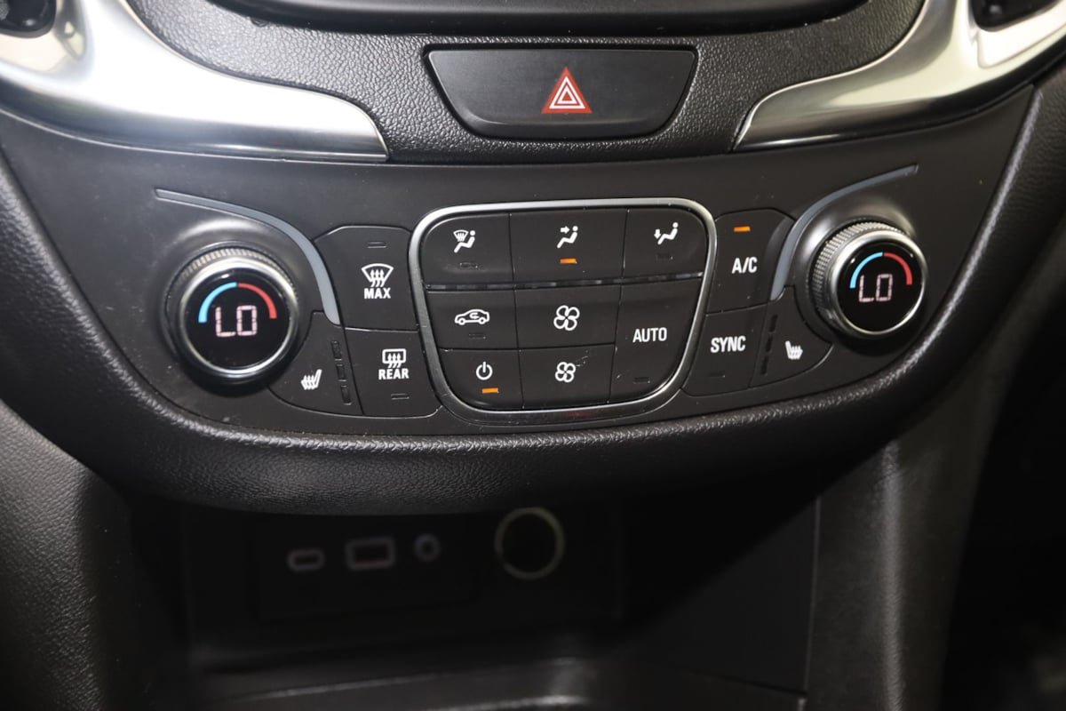 Used 2020 Chevrolet Equinox LT FWD image 27
