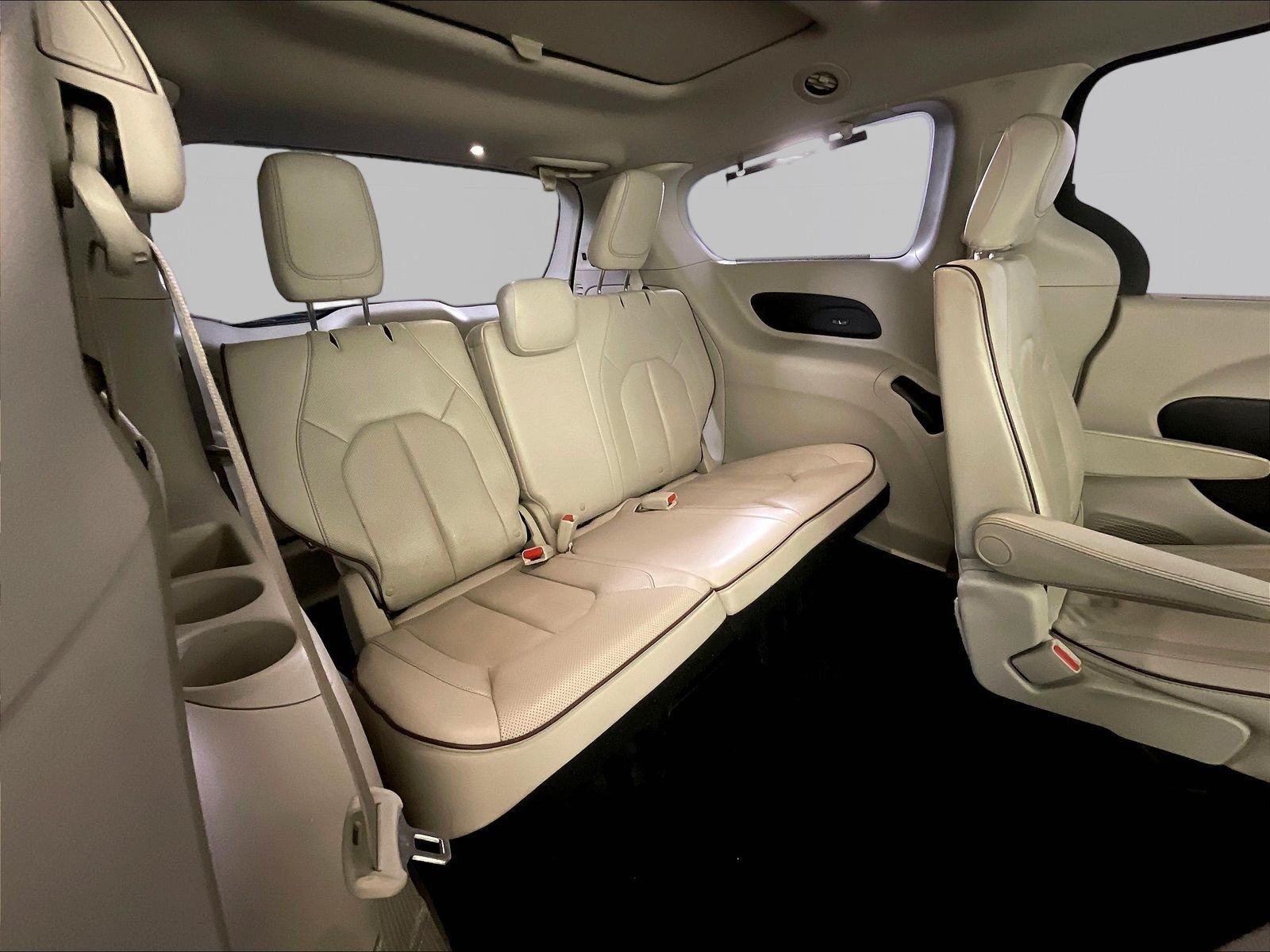 Used 2018 Chrysler Pacifica Limited FWD image 26