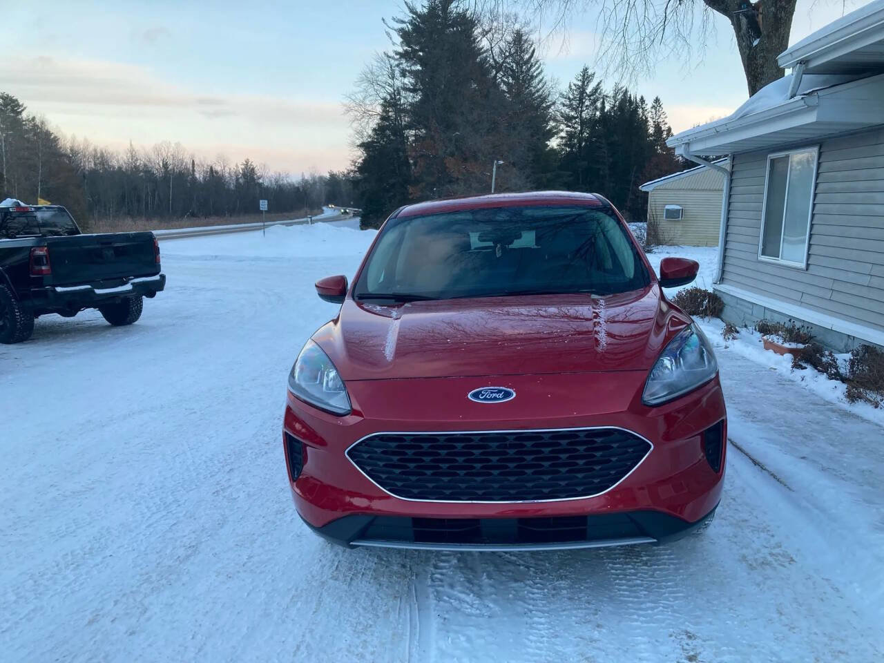 Used 2020 Ford Escape SE image 3