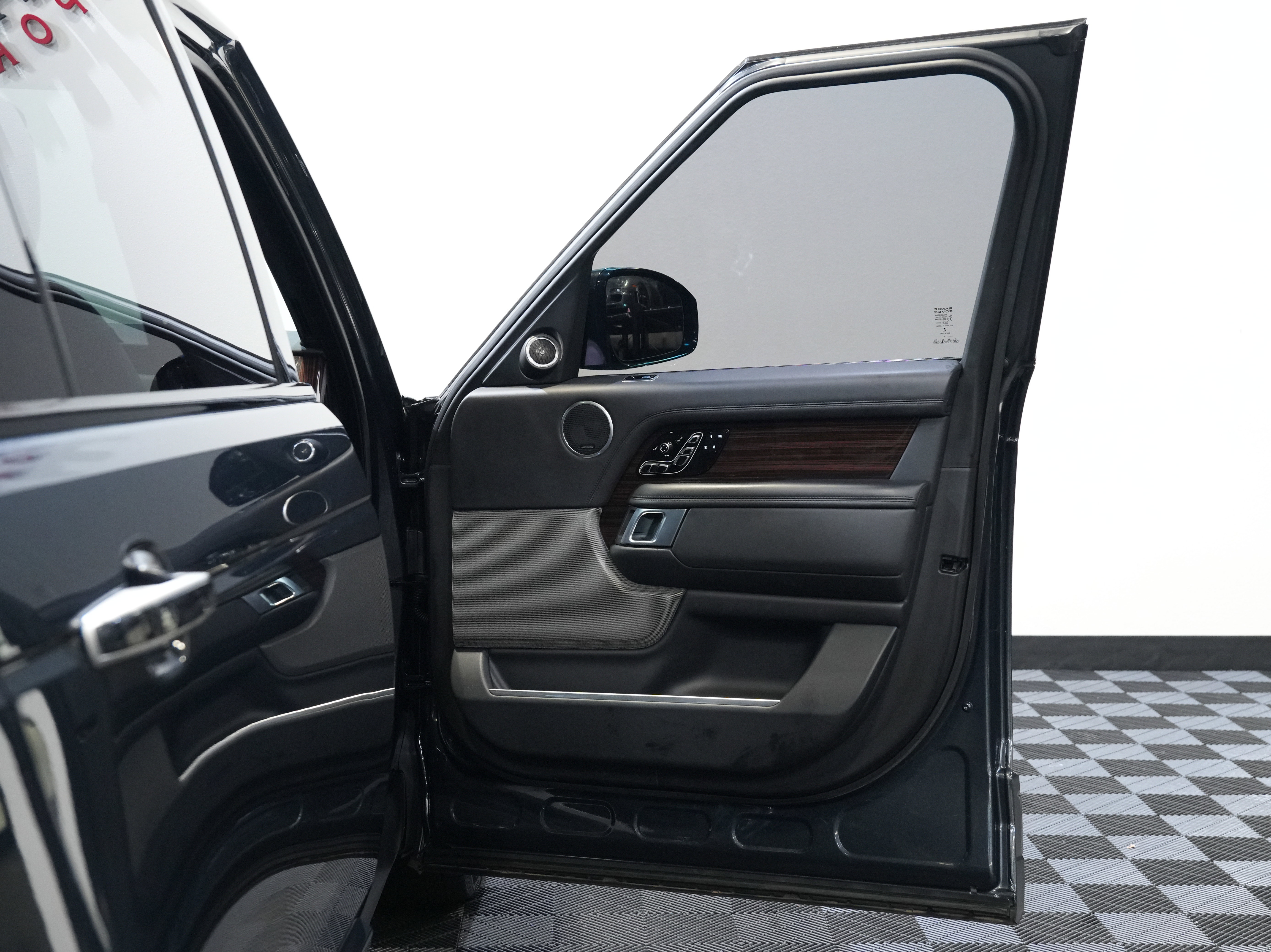 Used 2018 Land Rover Range Rover Long Wheelbase Autobiography image 21