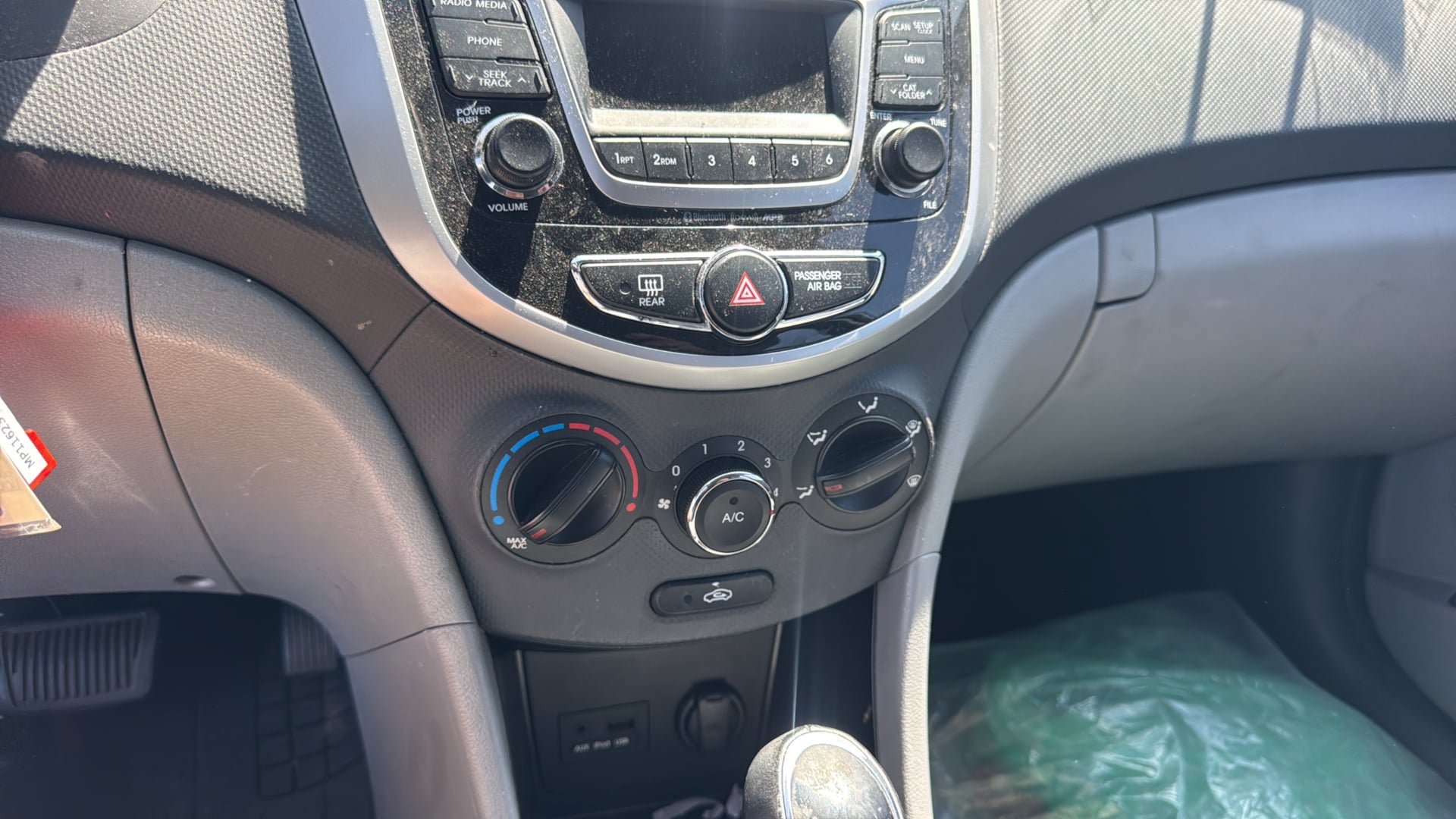 Used 2013 Hyundai Accent SE FWD image 28