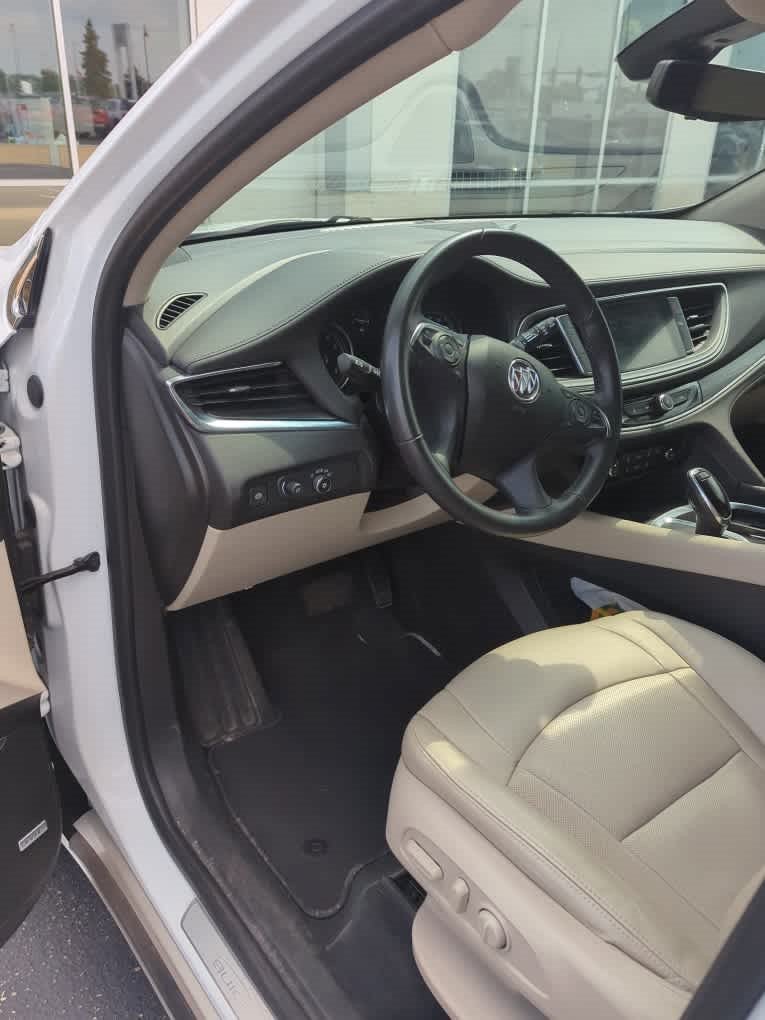 Used 2021 Buick Enclave Essence w/ Sound and Sites Package FWD image 9
