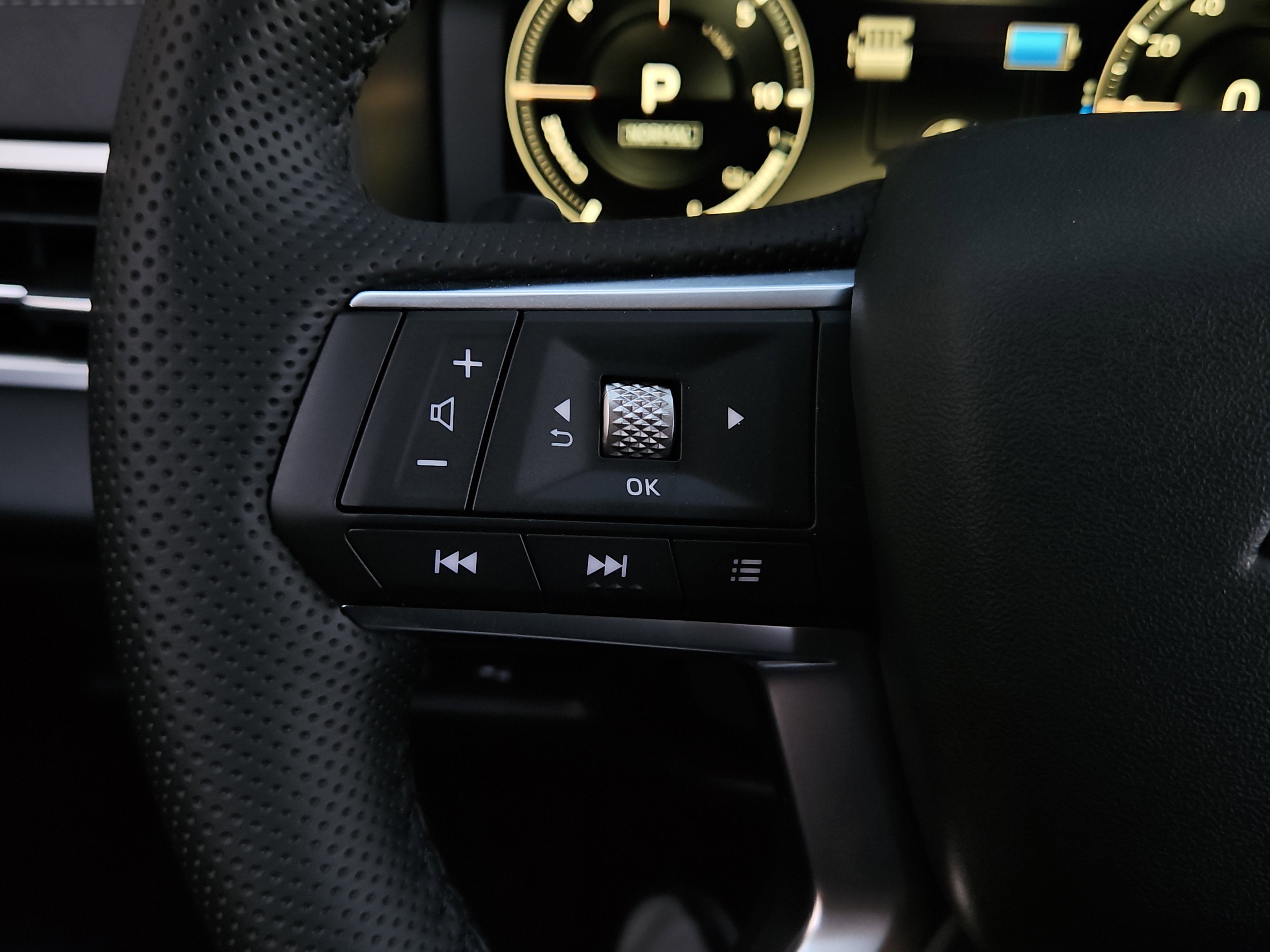 New 2025 Mitsubishi Outlander SE image 11