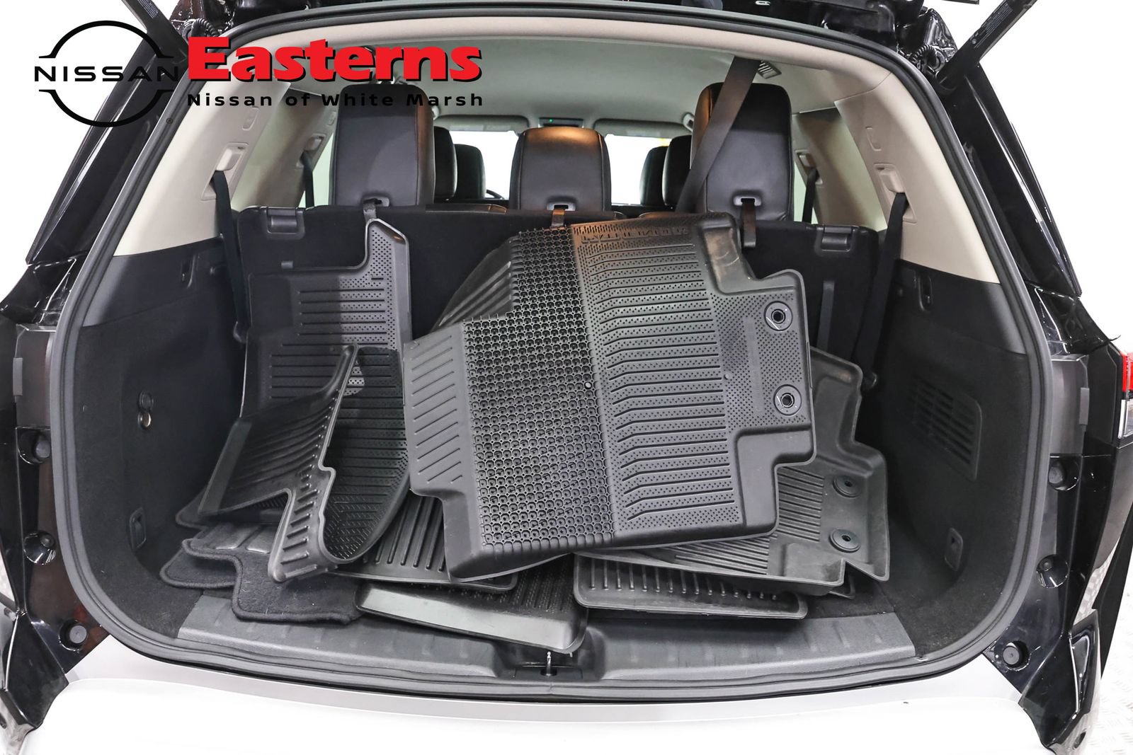 Used 2023 Nissan Pathfinder SL AWD/4WD image 9
