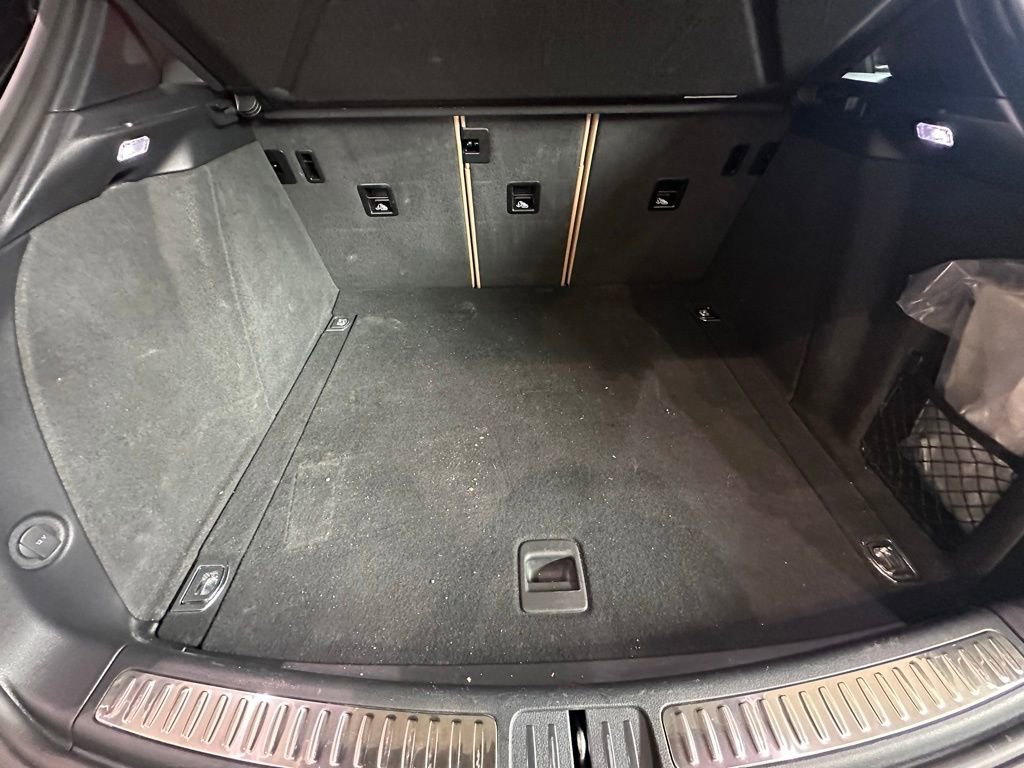 Certified 2023 Porsche Macan AWD/4WD image 39