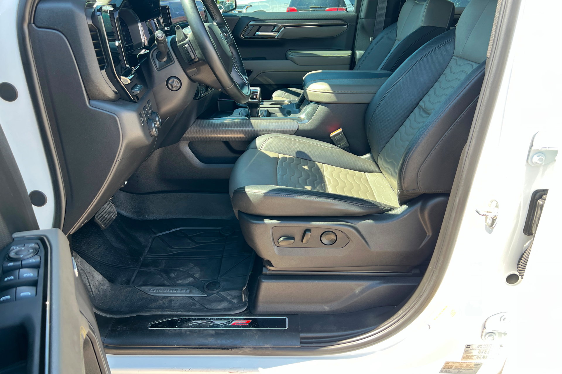 Used 2024 Chevrolet Silverado 1500 ZR2 w/ Technology Package AWD/4WD image 19