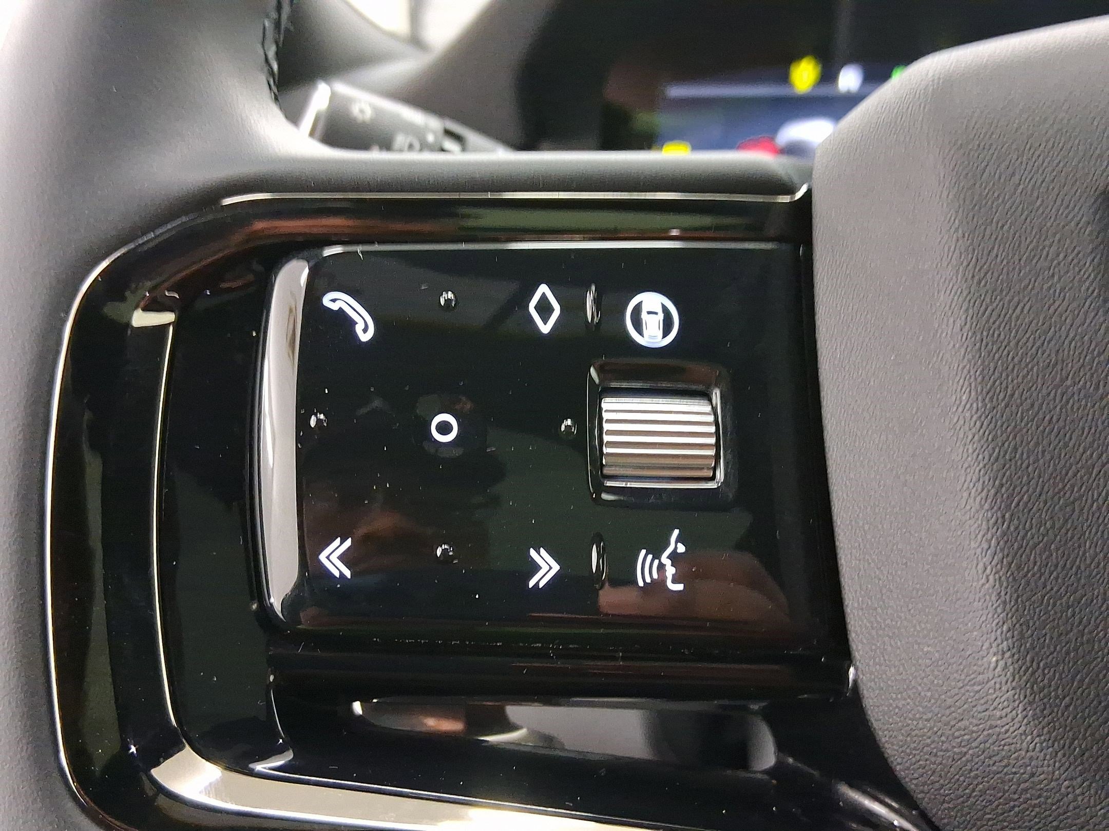 Certified 2025 Land Rover Range Rover Evoque Dynamic SE AWD/4WD image 14