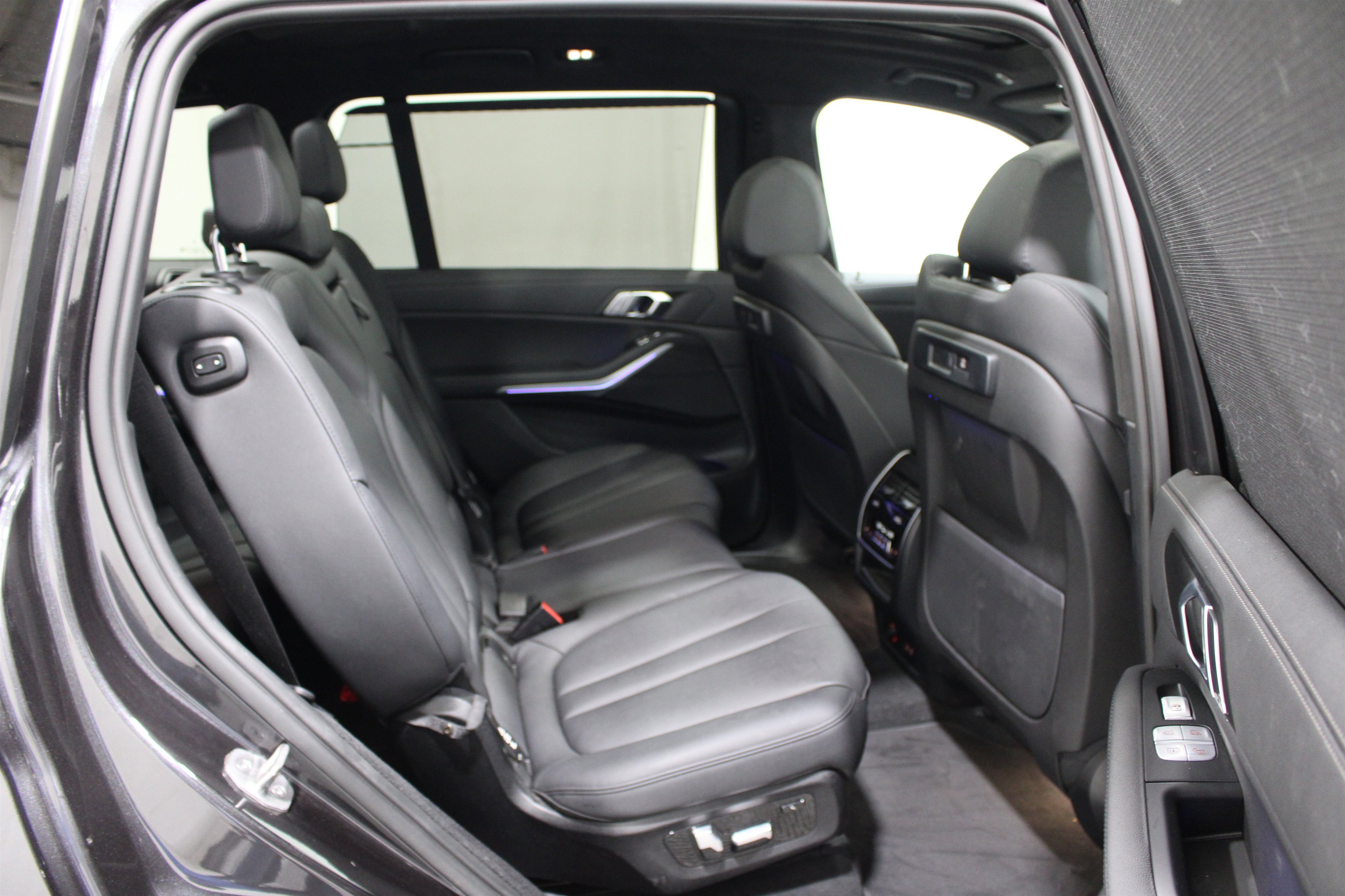 Used 2022 BMW X7 xDrive40i w/ Premium Package AWD/4WD image 36