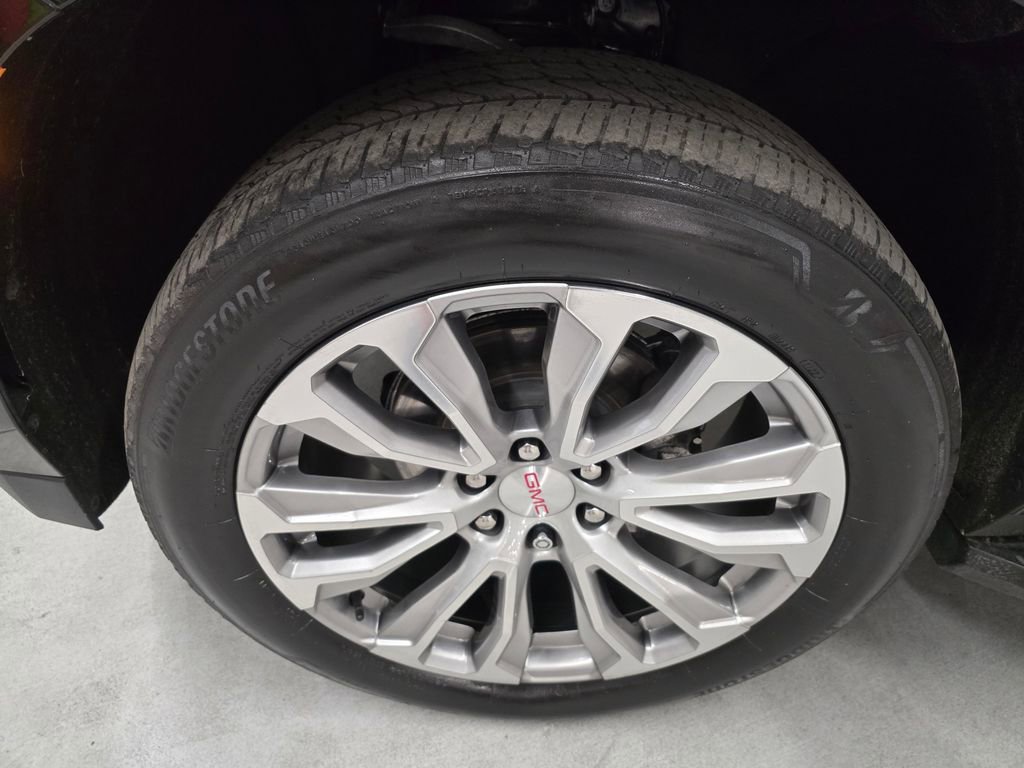 Used 2022 GMC Yukon XL Denali image 10