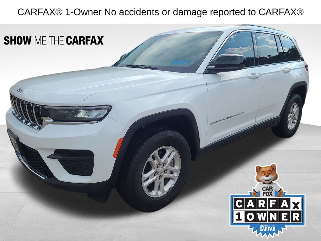 Used 2023 Jeep Grand Cherokee Laredo w/ Luxury Tech Group I AWD/4WD image 3
