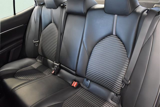 Used 2020 Toyota Camry SE w/ Carpet Mat Package FWD image 7