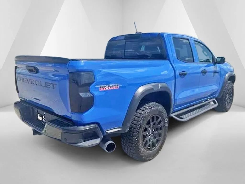 Used 2025 Chevrolet Colorado Trail Boss AWD/4WD image 7