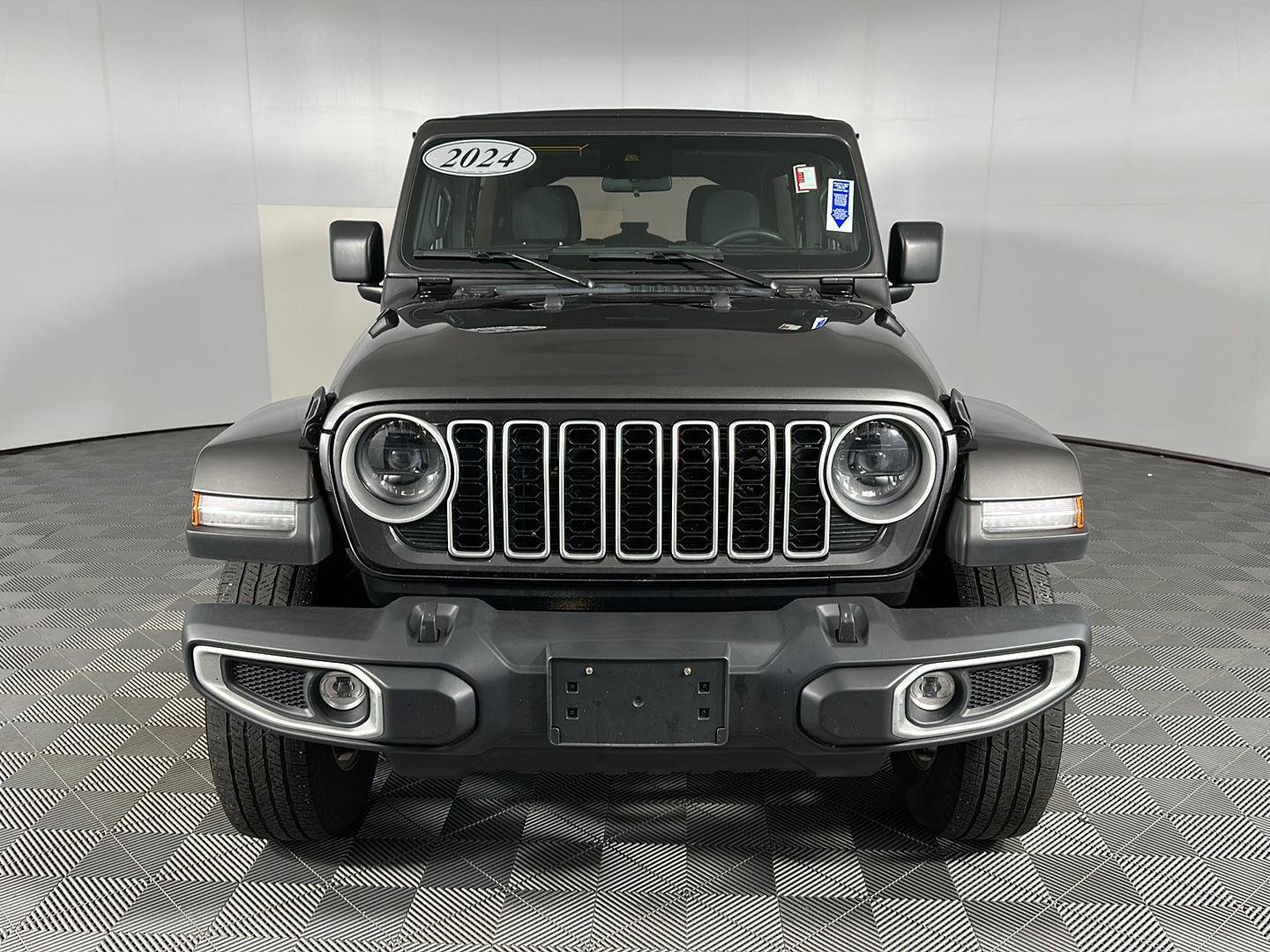 Used 2024 Jeep Wrangler Unlimited Sahara AWD/4WD image 6