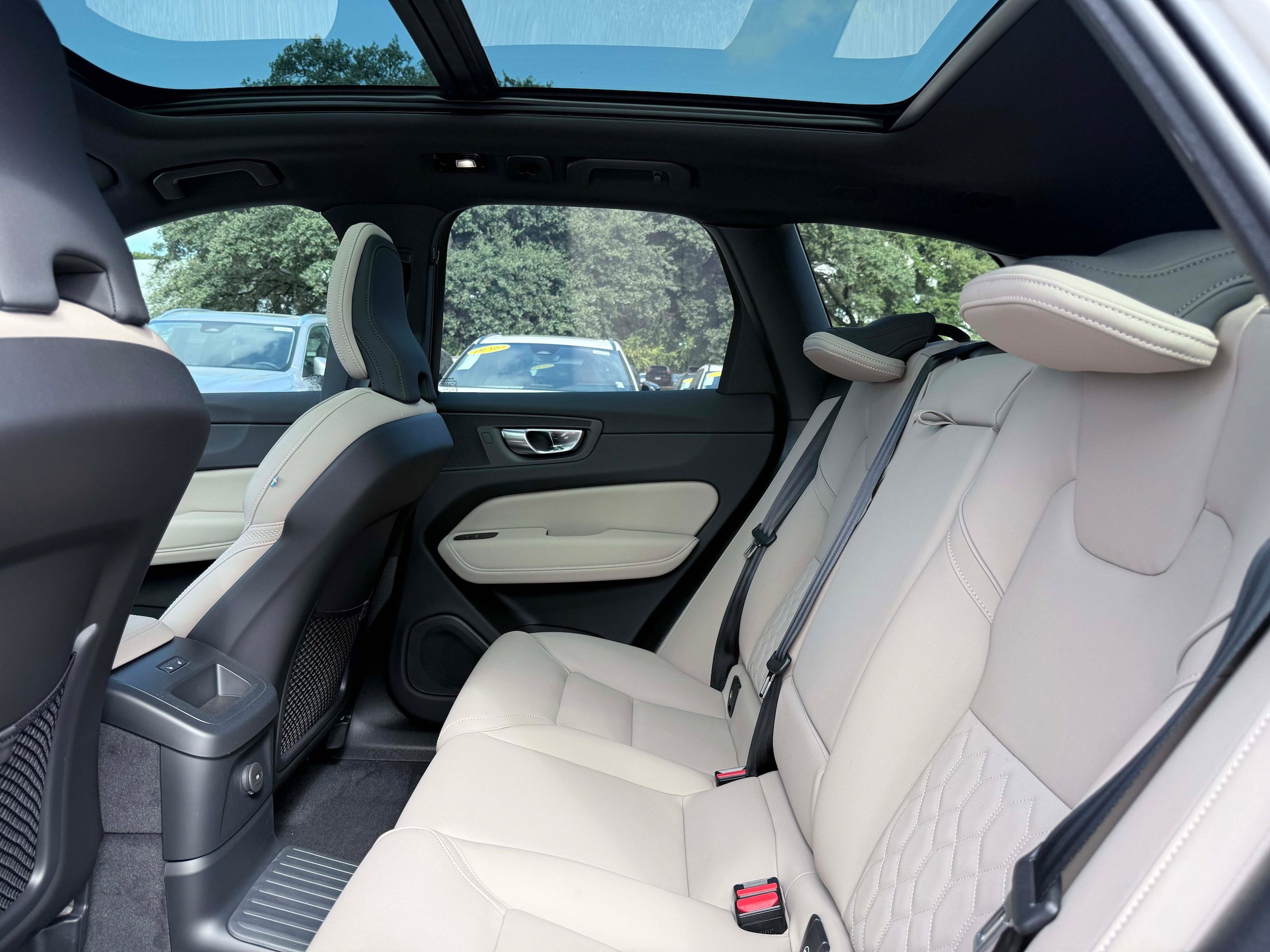 New 2026 Volvo XC60 T8 Plus w/ Protection Package Premier AWD/4WD image 16