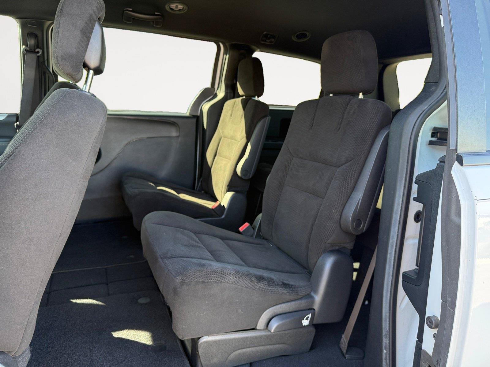 Used 2016 Dodge Grand Caravan SXT FWD image 12