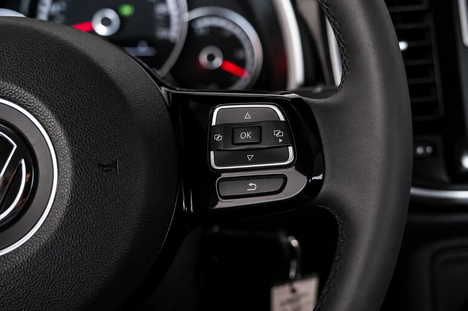 Used 2016 Volkswagen Beetle R-Line SE FWD image 15