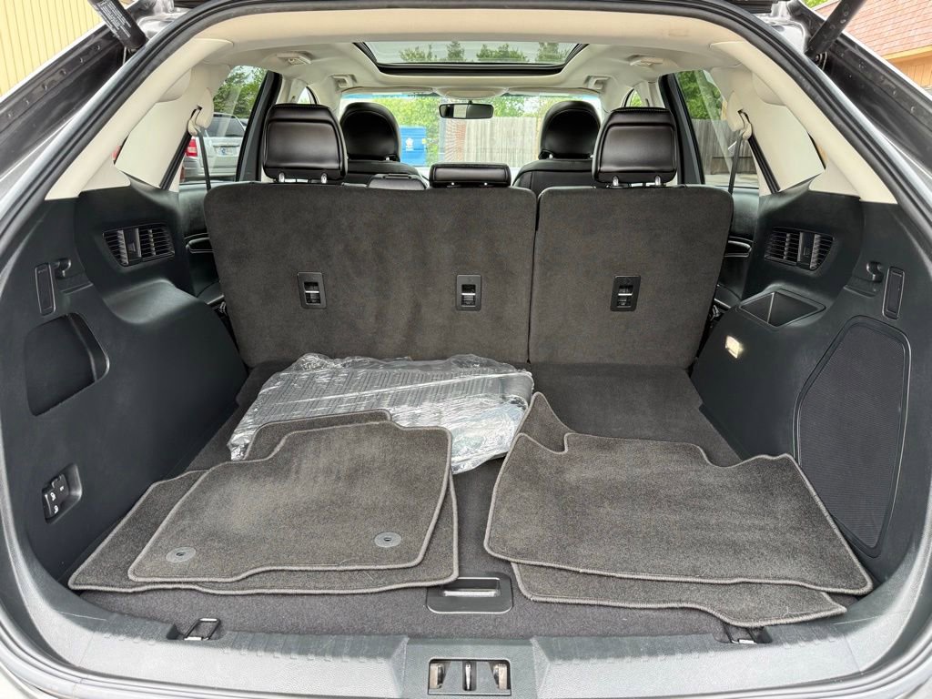 Used 2018 Ford Edge Titanium w/ Technology Package AWD/4WD image 16