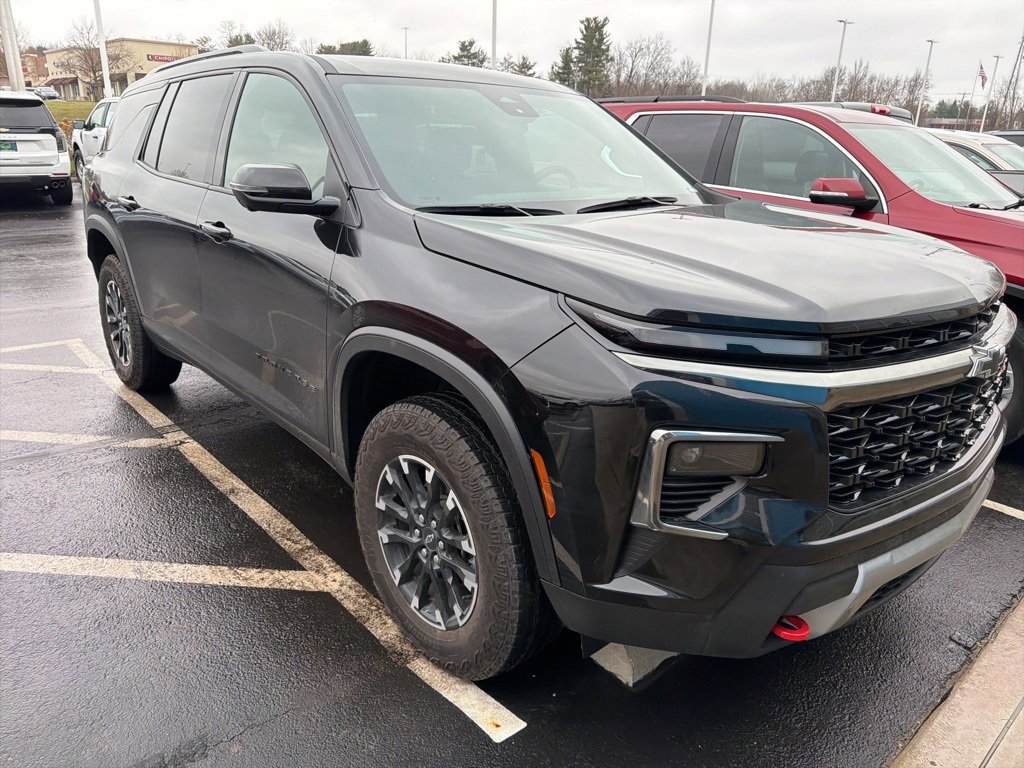 Used 2024 Chevrolet Traverse Z71 image 2