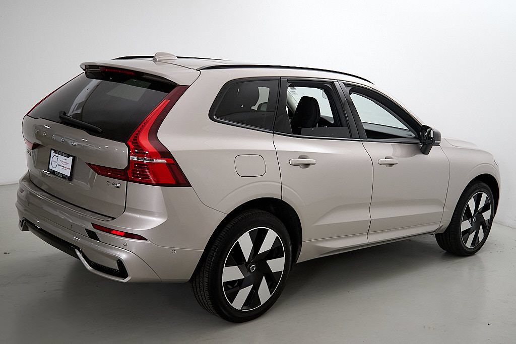 Certified 2025 Volvo XC60 T8 Plus w/ Protection Package Premier AWD/4WD image 9
