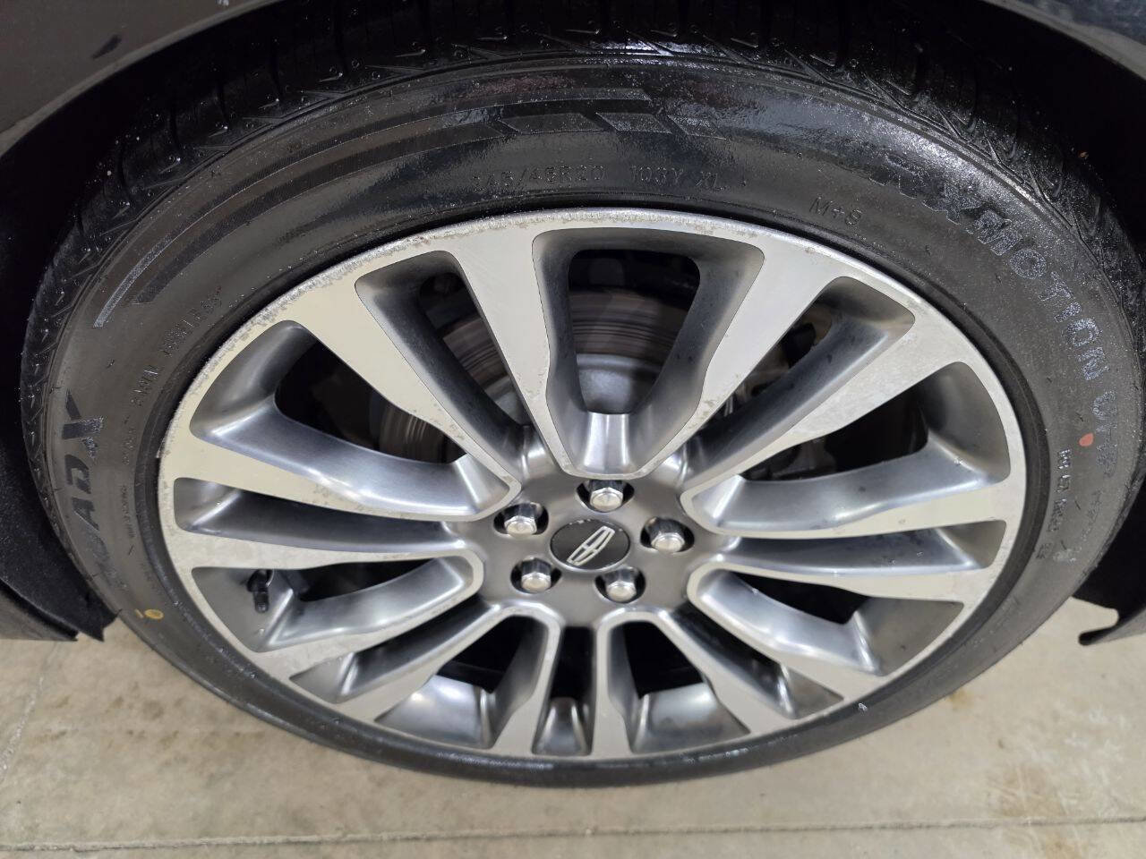 Used 2017 Lincoln Continental Reserve w/ Climate Package image 12