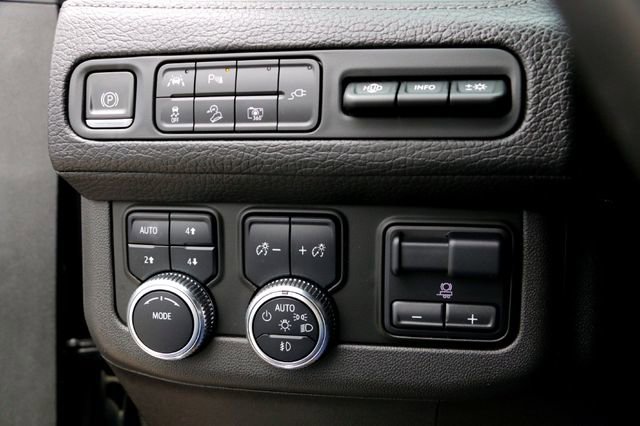 Used 2022 GMC Yukon Denali w/ Denali Premium Package image 20