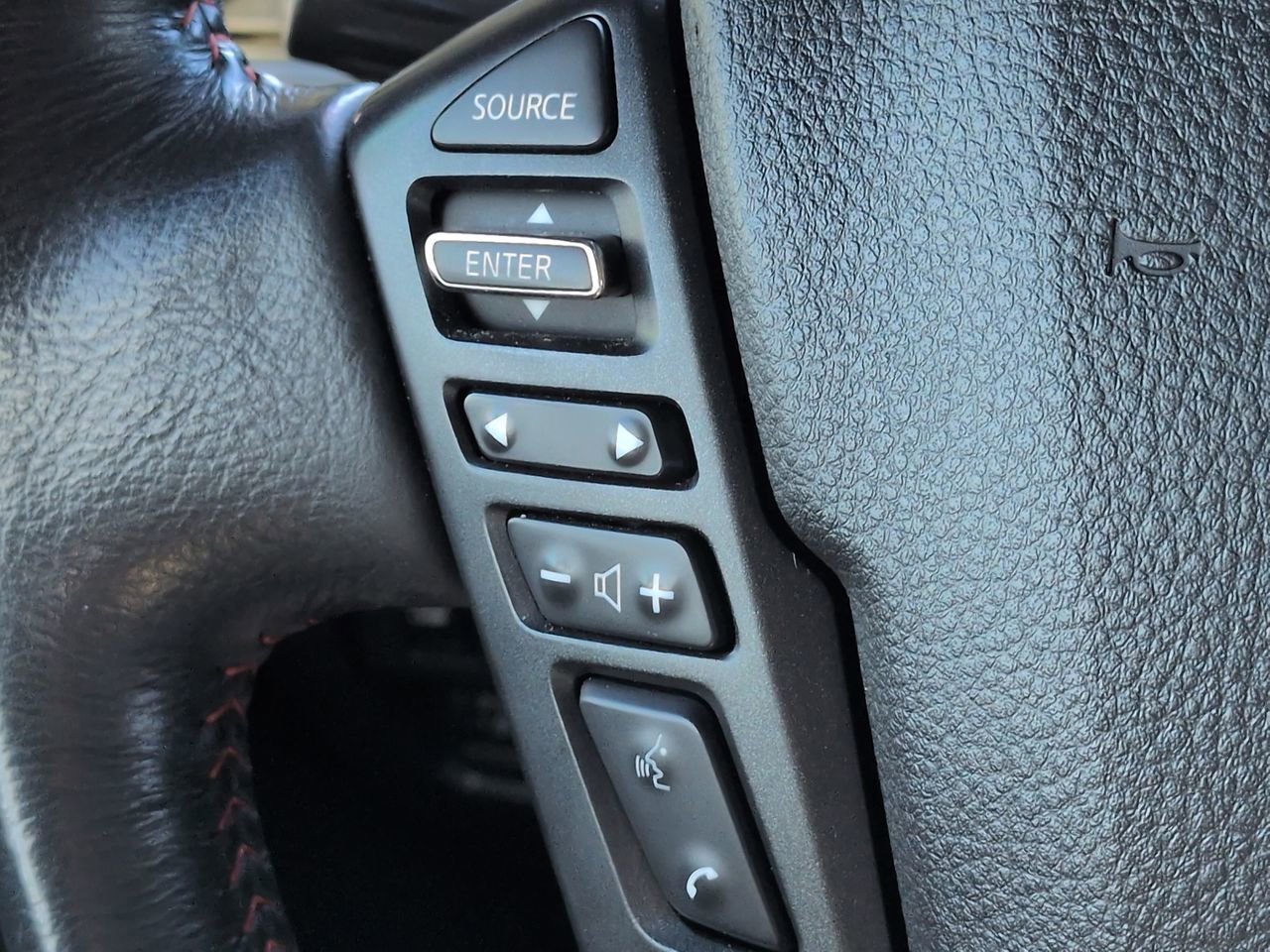 Used 2024 Nissan Titan PRO-4X w/ Off Road Protection Package image 23