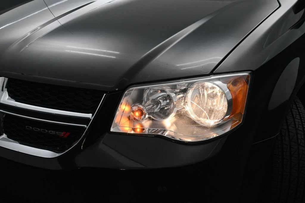 Used 2016 Dodge Grand Caravan SXT FWD image 39
