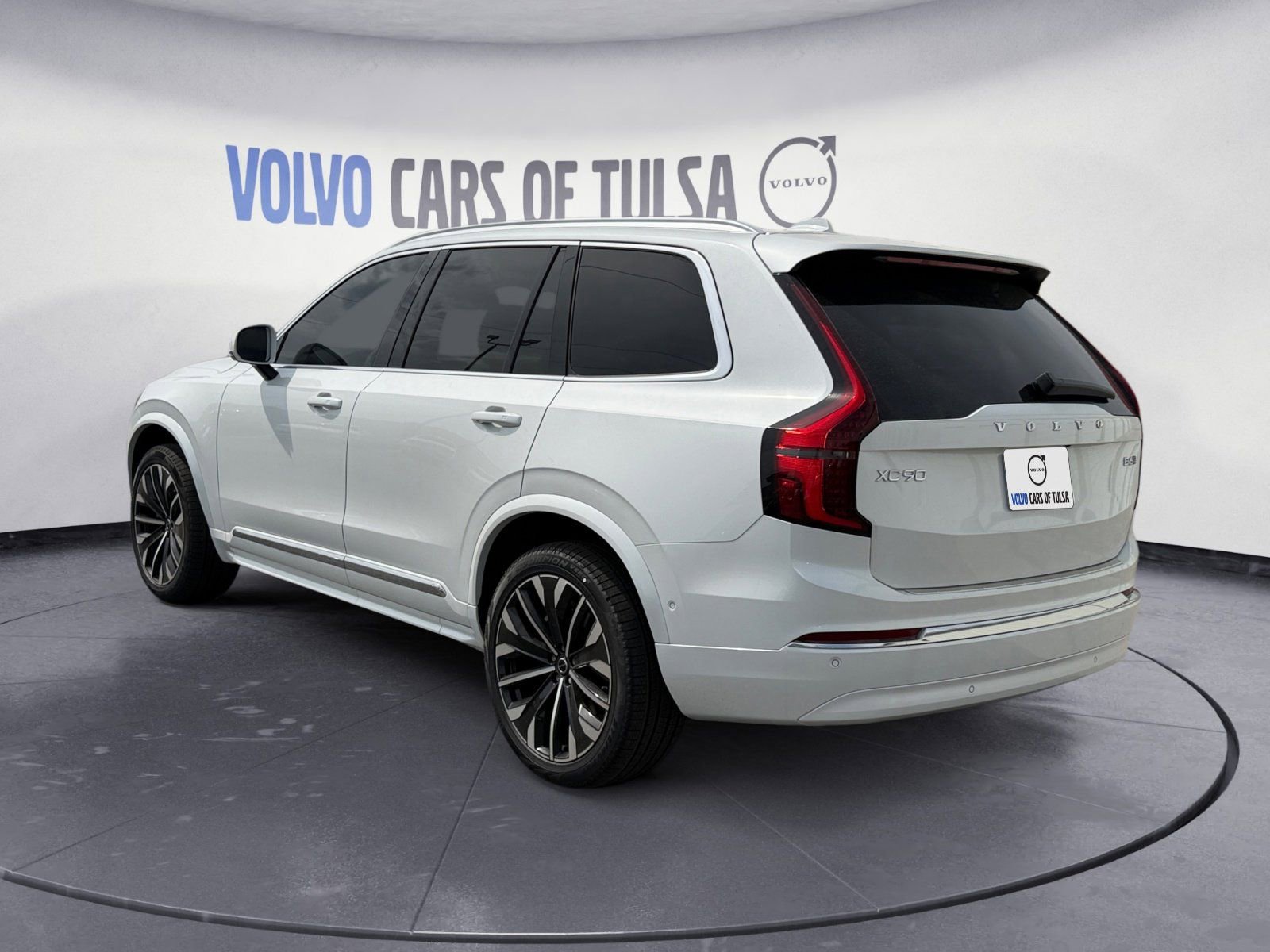 New 2026 Volvo XC90 B6 Plus w/ Protection Package Premier AWD/4WD image 3