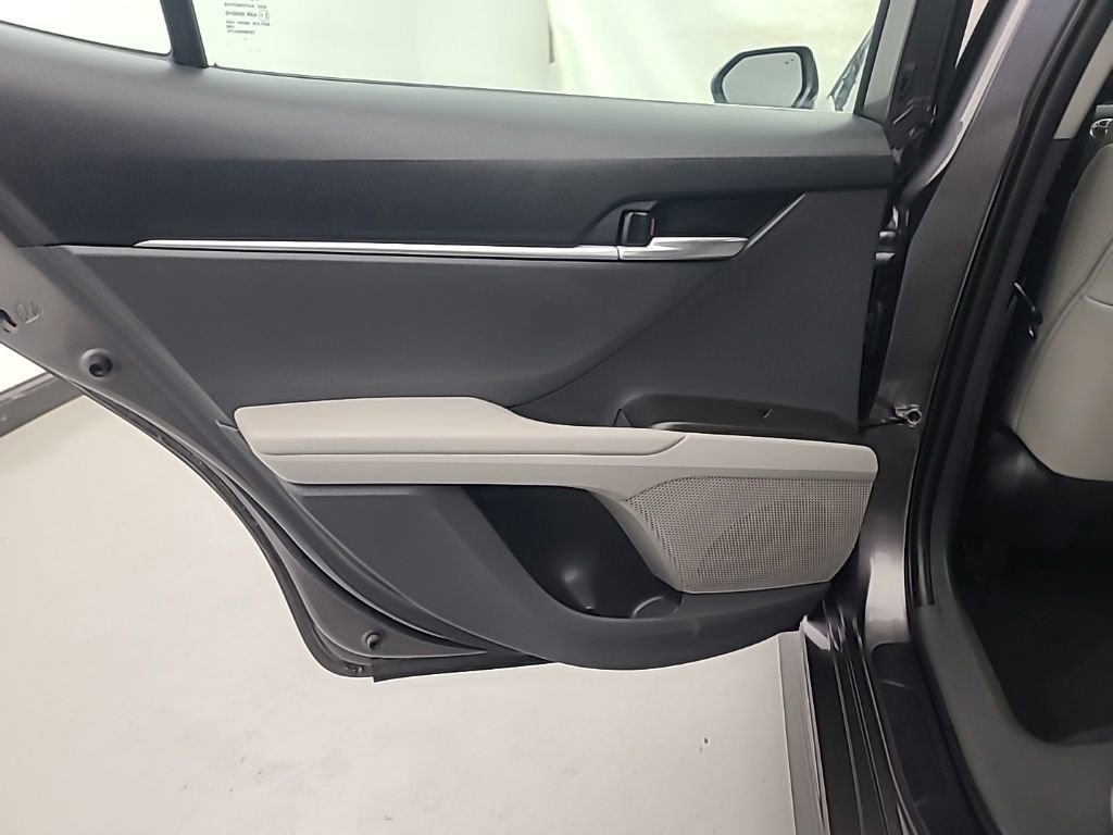 Used 2023 Toyota Camry SE image 18