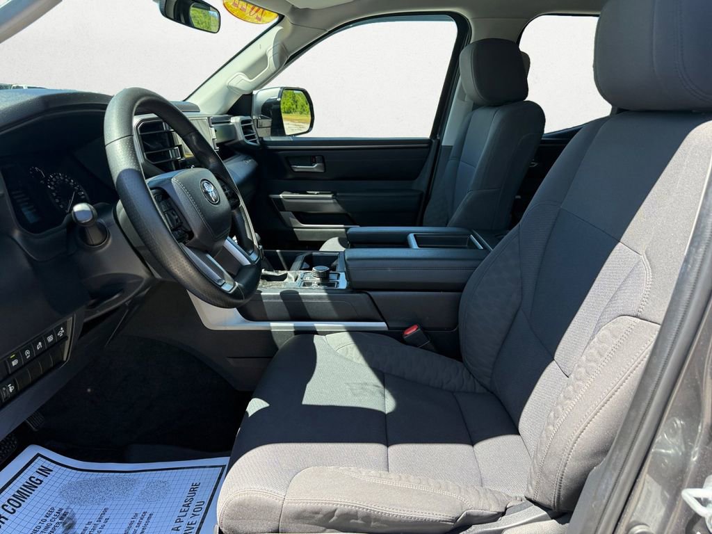 Used 2022 Toyota Tundra SR5 w/ SR5 Convenience Package AWD/4WD image 9