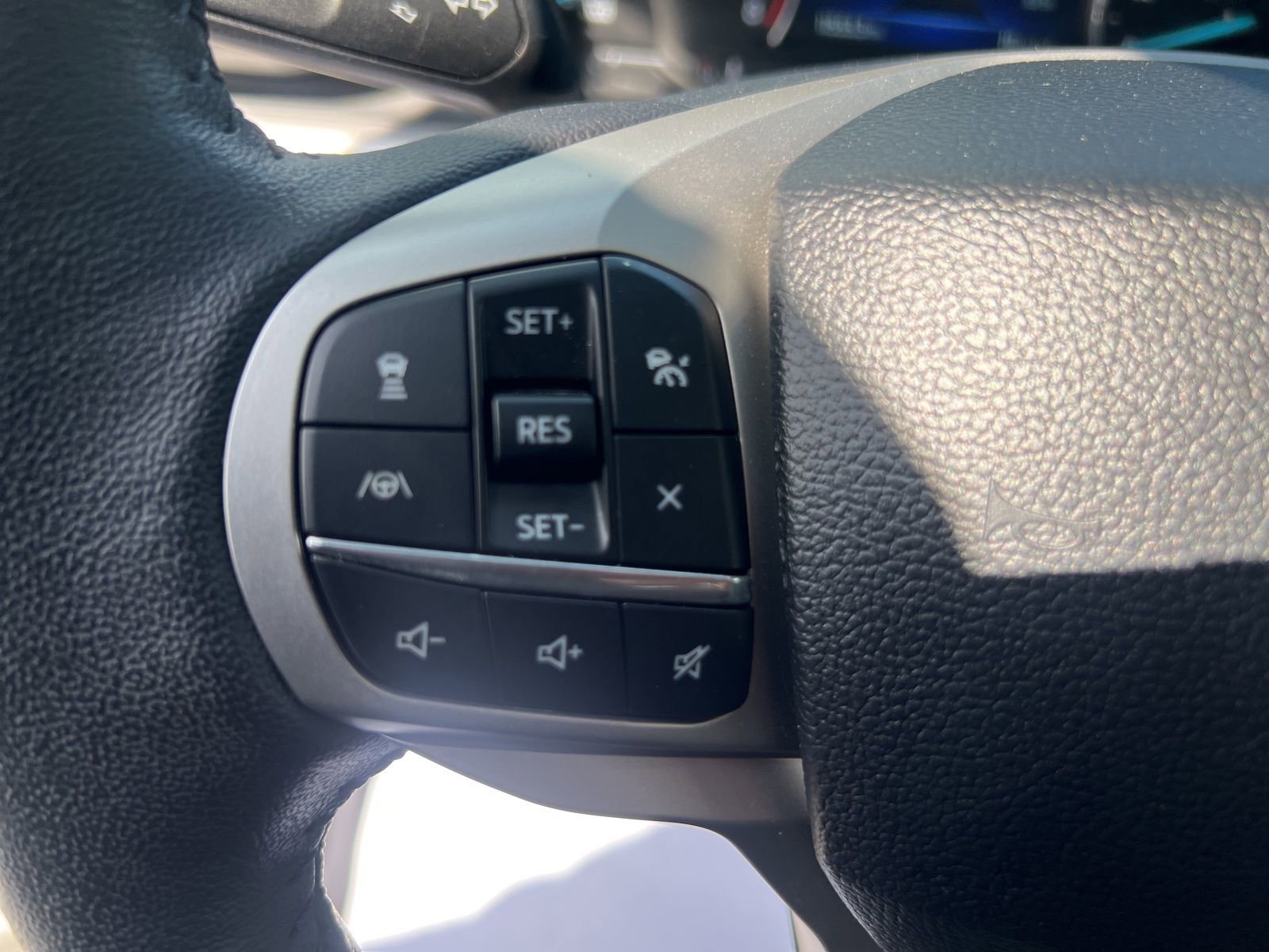 Used 2024 Ford Explorer XLT w/ Equipment Group 202A AWD/4WD image 14