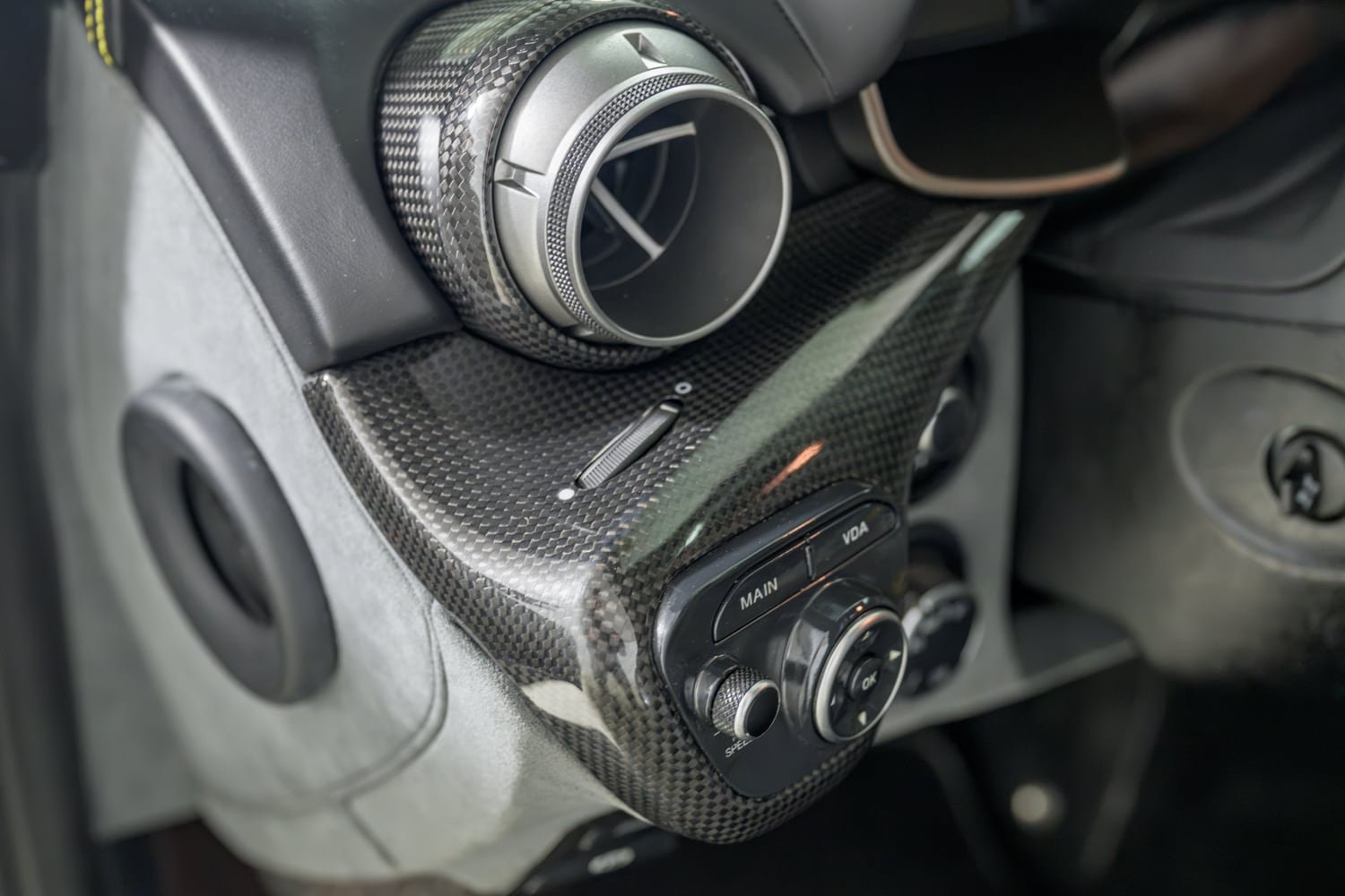 Used 2016 Ferrari F12 Berlinetta RWD image 16