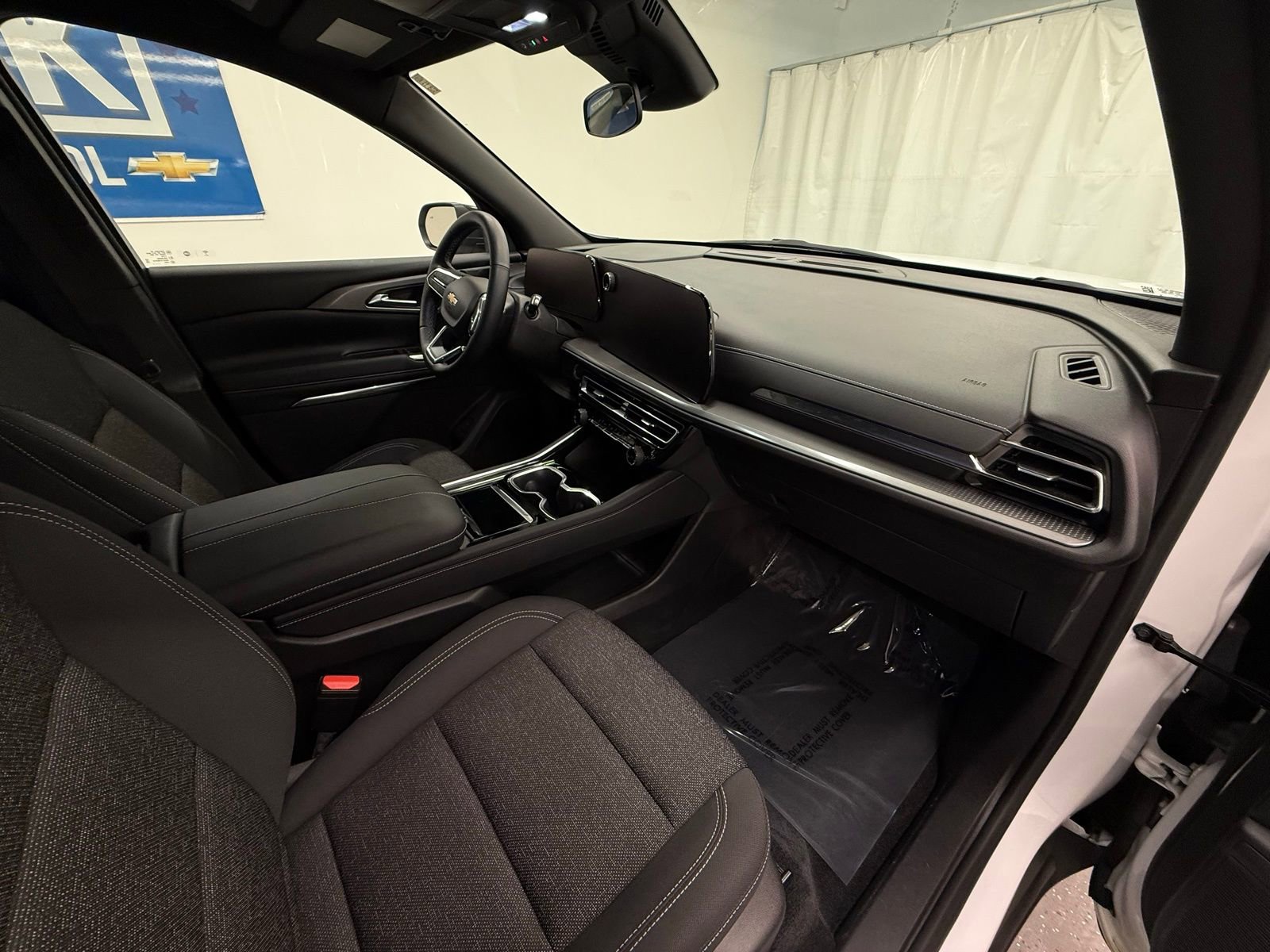 Used 2024 Chevrolet Traverse LS image 8