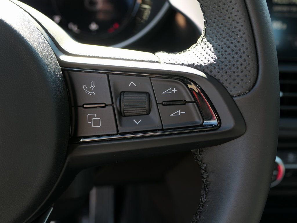 New 2024 Alfa Romeo Giulia Sprint image 17